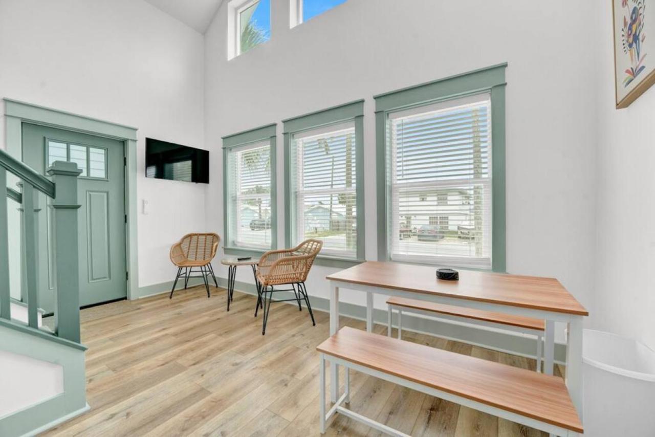 Stylish With Loft On East End Of Pcb Just Half Mile To * Panama City Beach